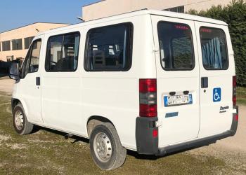 Minibus Fiat Ducato 9 posti con sollevatore posteriore