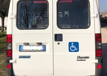 Minibus Fiat Ducato 9 posti con sollevatore posteriore