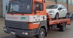 Nissan M90 tow truck